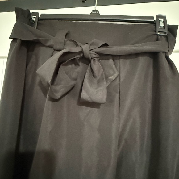 SHEIN Black Tie-Waist Women's Trousers - Picture 3 of 6